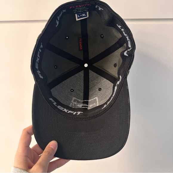 Defender flexfit hat L-XL - Picture 3 of 5